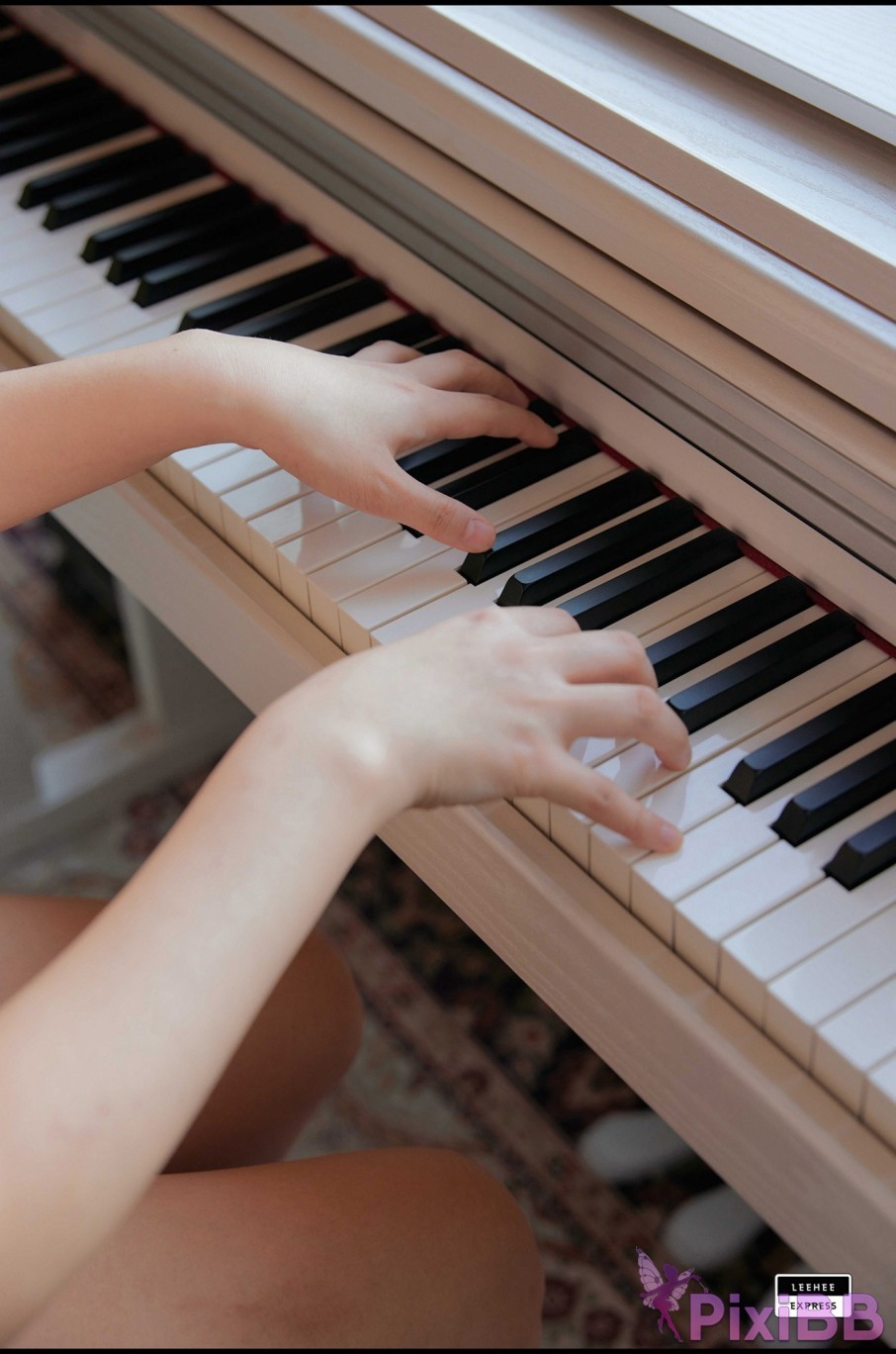 LE LEBE 101 Hansom PixiBB.COM 031