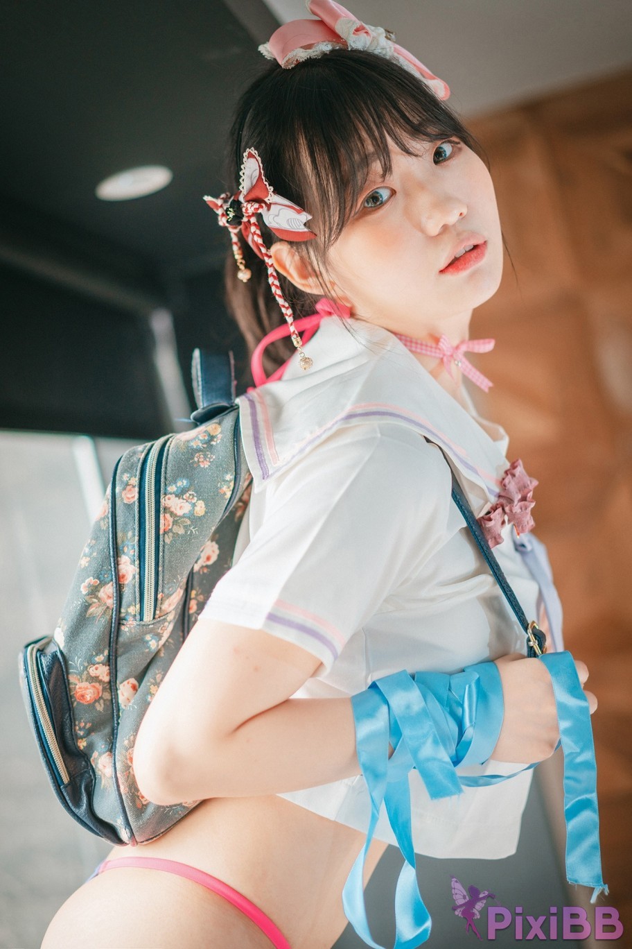 DJAWA Photo Mimmi Mochilero en Violeta Backpacker Girl PixiBB.COM 004