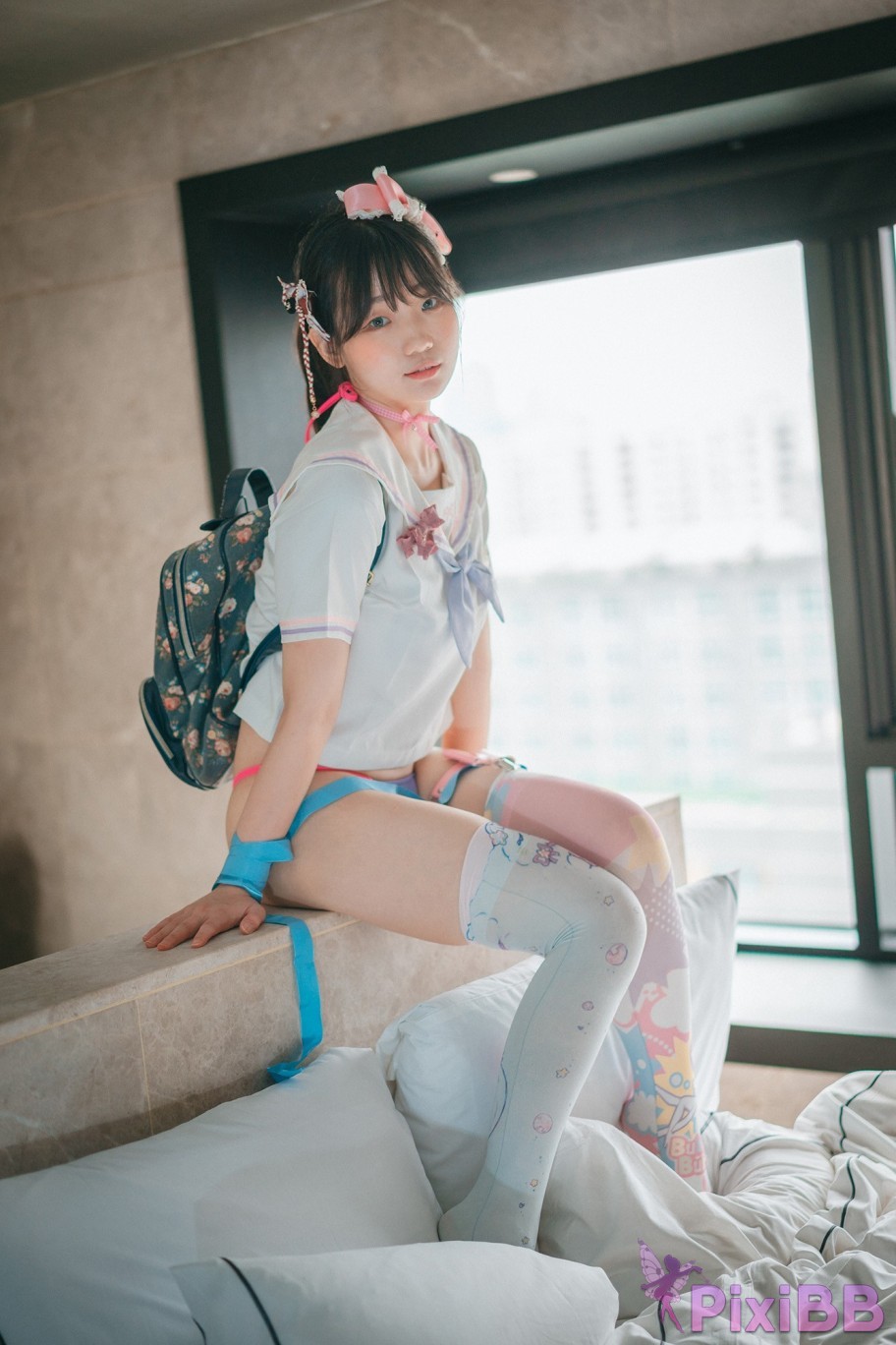 DJAWA Photo Mimmi Mochilero en Violeta Backpacker Girl PixiBB.COM 012