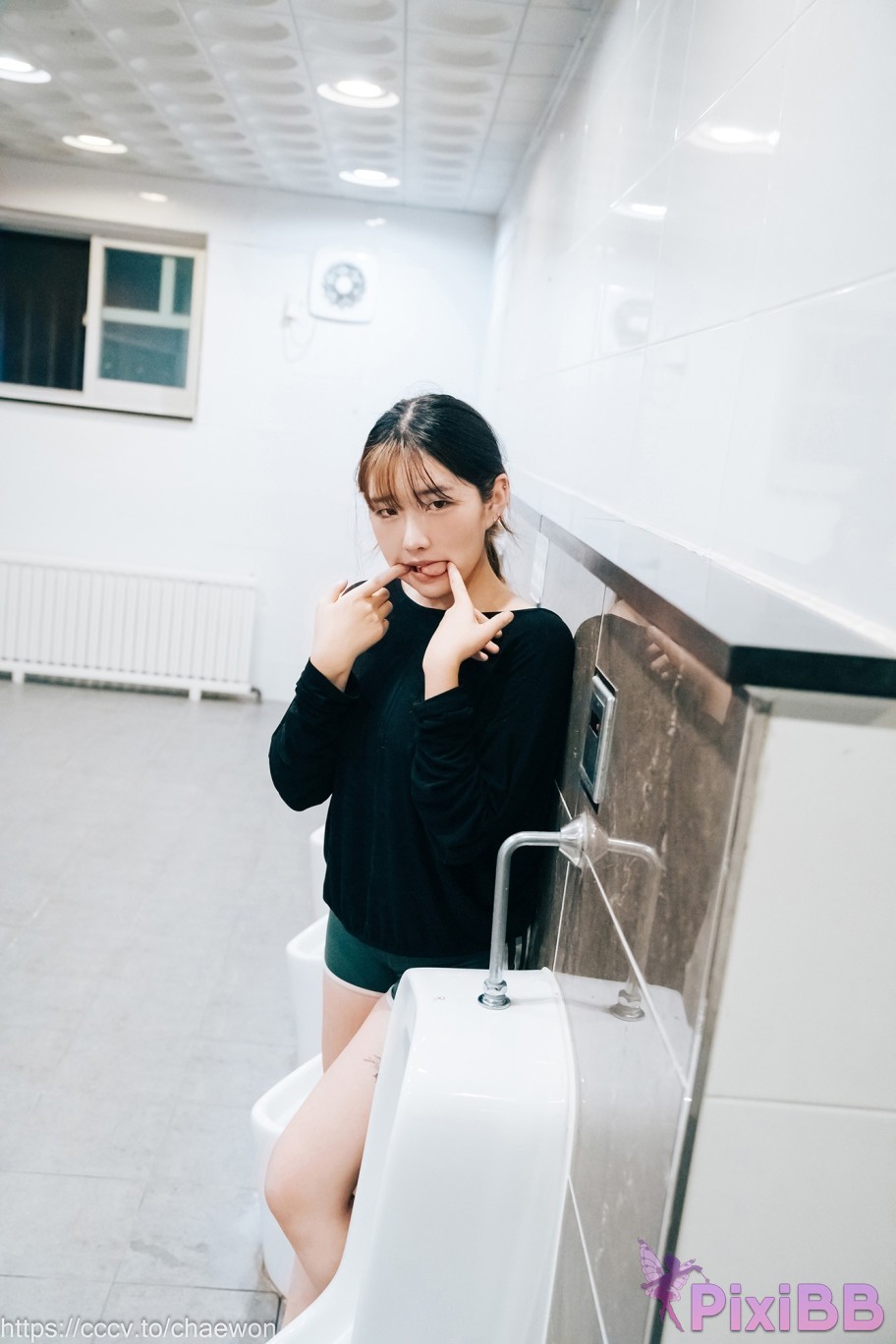 Loozy SonSon Public Toilet PixiBB.COM 060