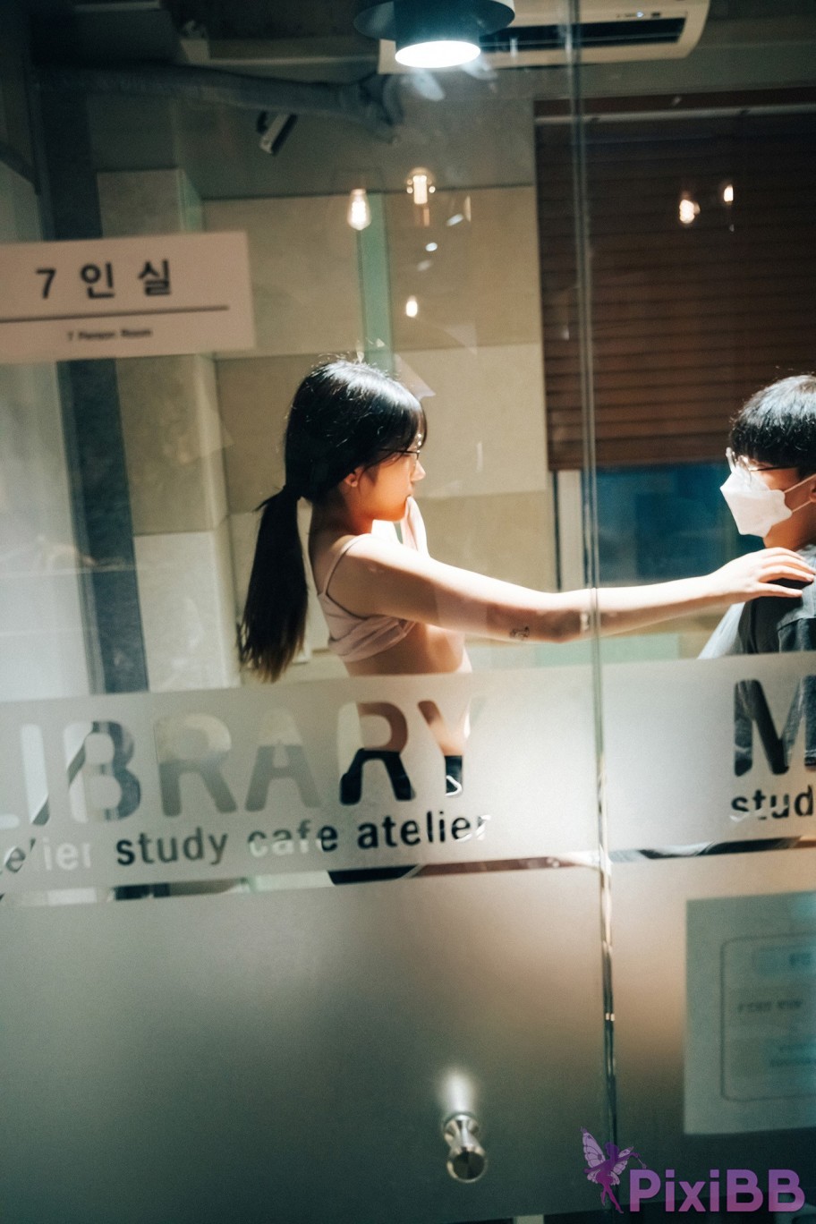 Loozy Sonson Reading Room PixiBB.COM 005