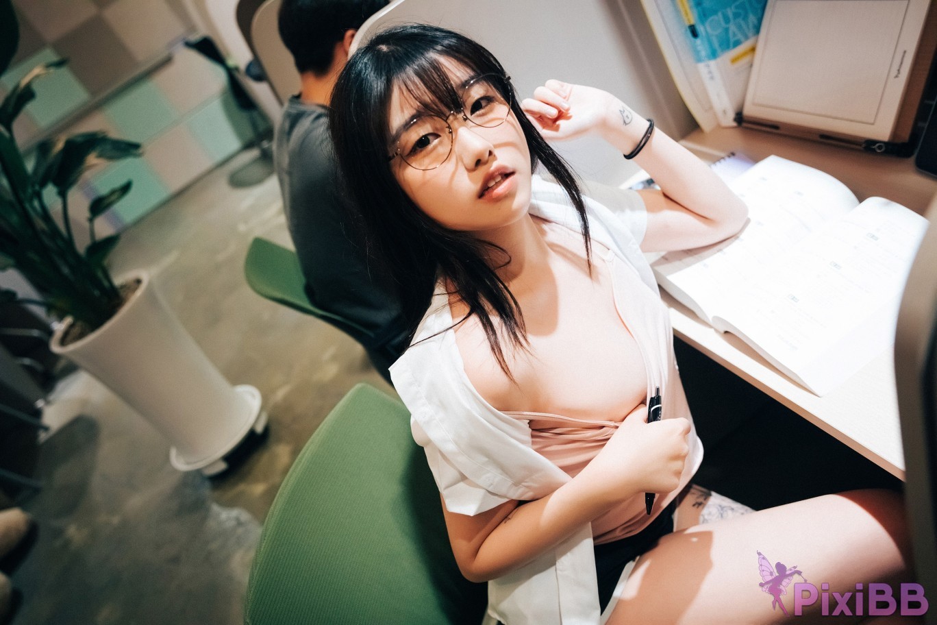 Loozy Sonson Reading Room PixiBB.COM 014