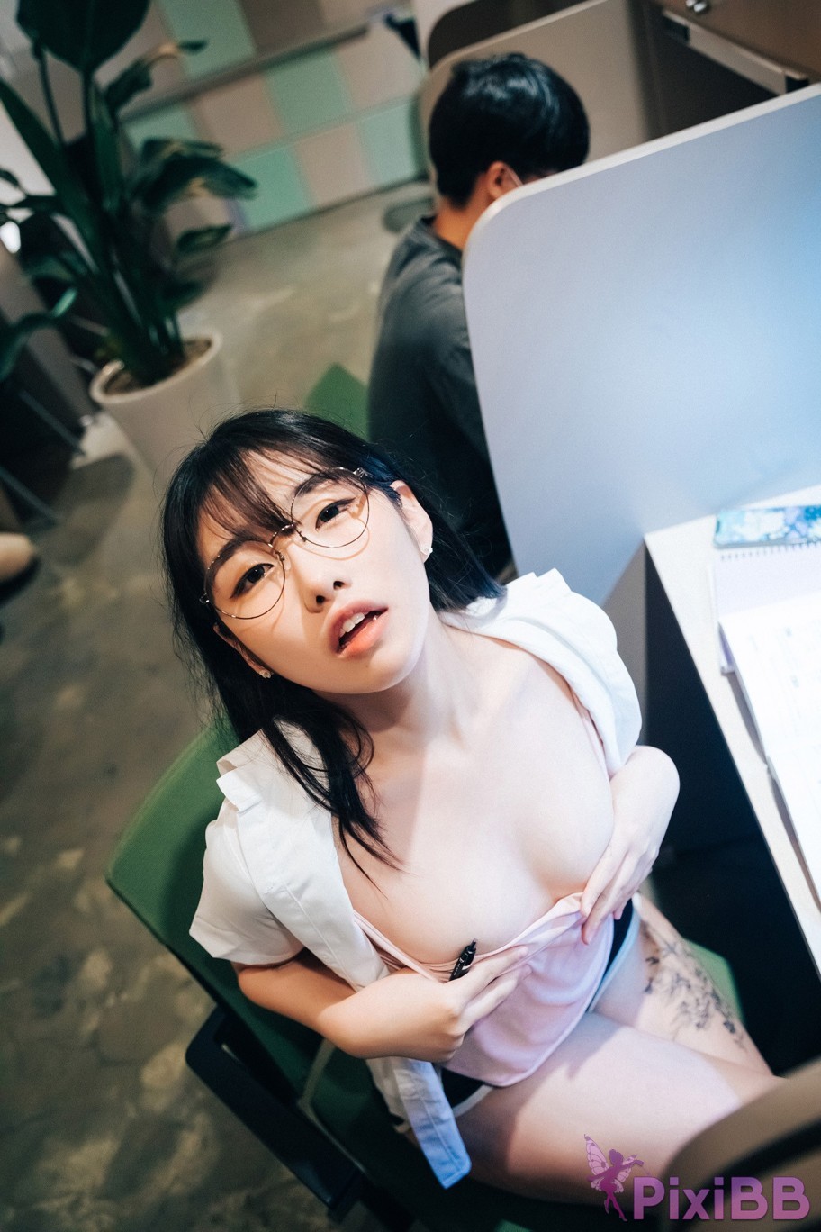 Loozy Sonson Reading Room PixiBB.COM 015