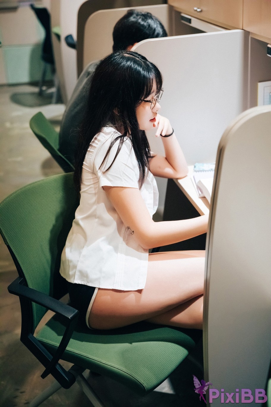 Loozy Sonson Reading Room PixiBB.COM 021