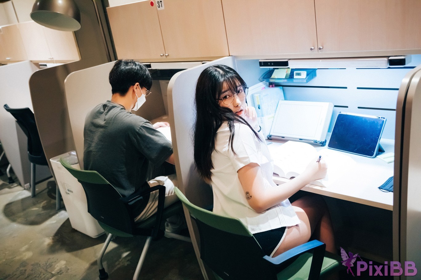 Loozy Sonson Reading Room PixiBB.COM 022