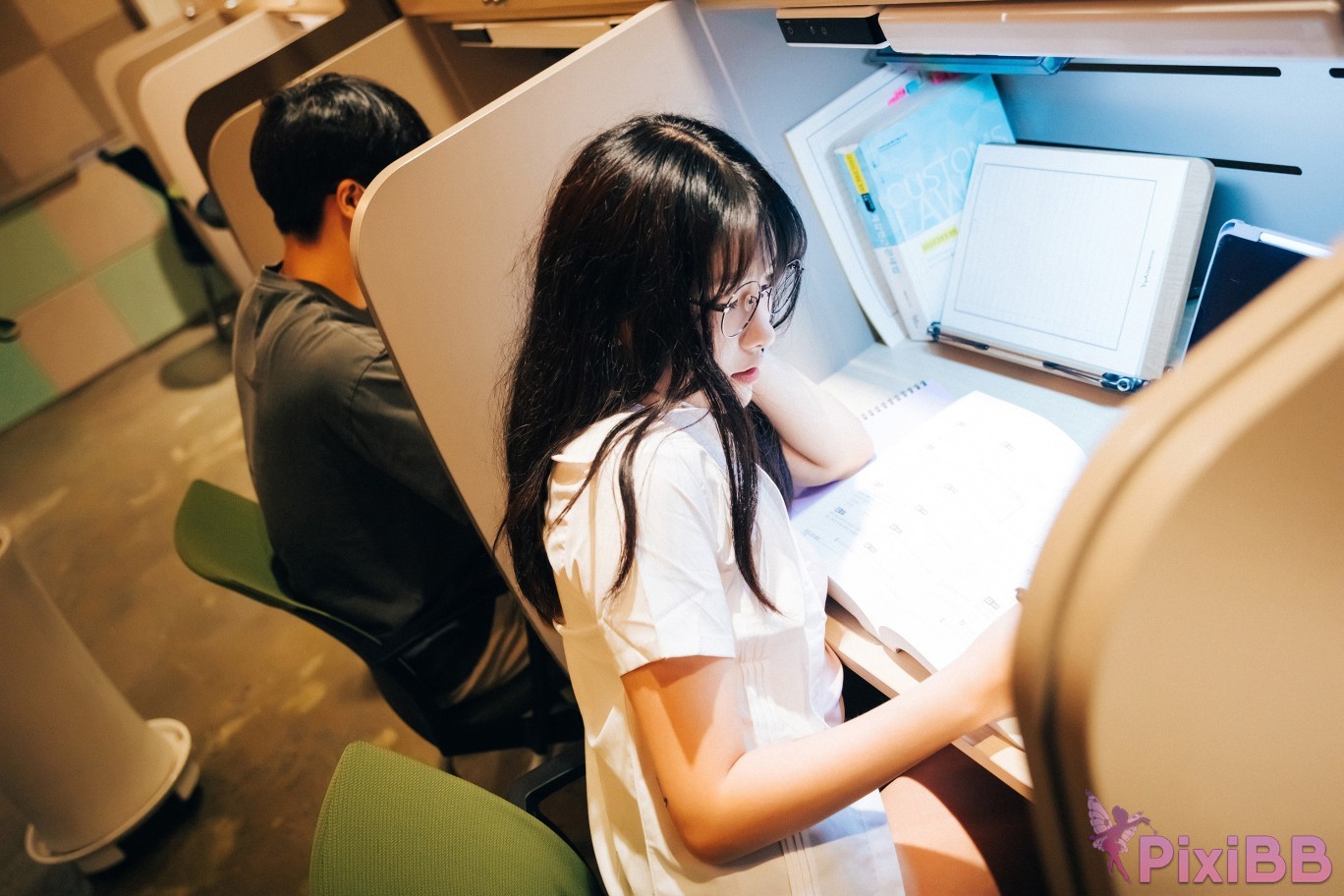 Loozy Sonson Reading Room PixiBB.COM 023