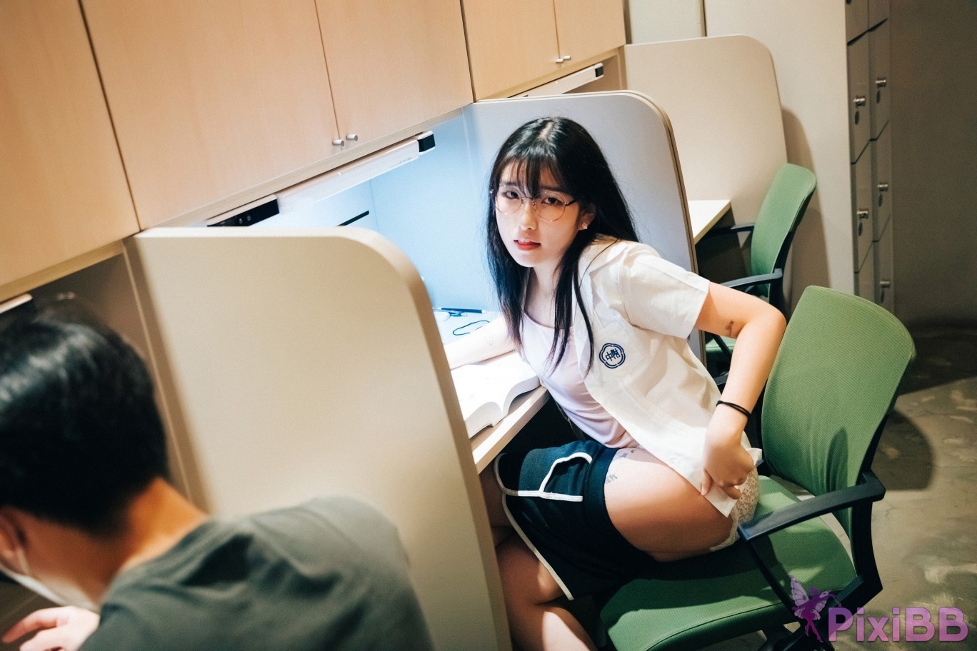 Loozy Sonson Reading Room PixiBB.COM 024