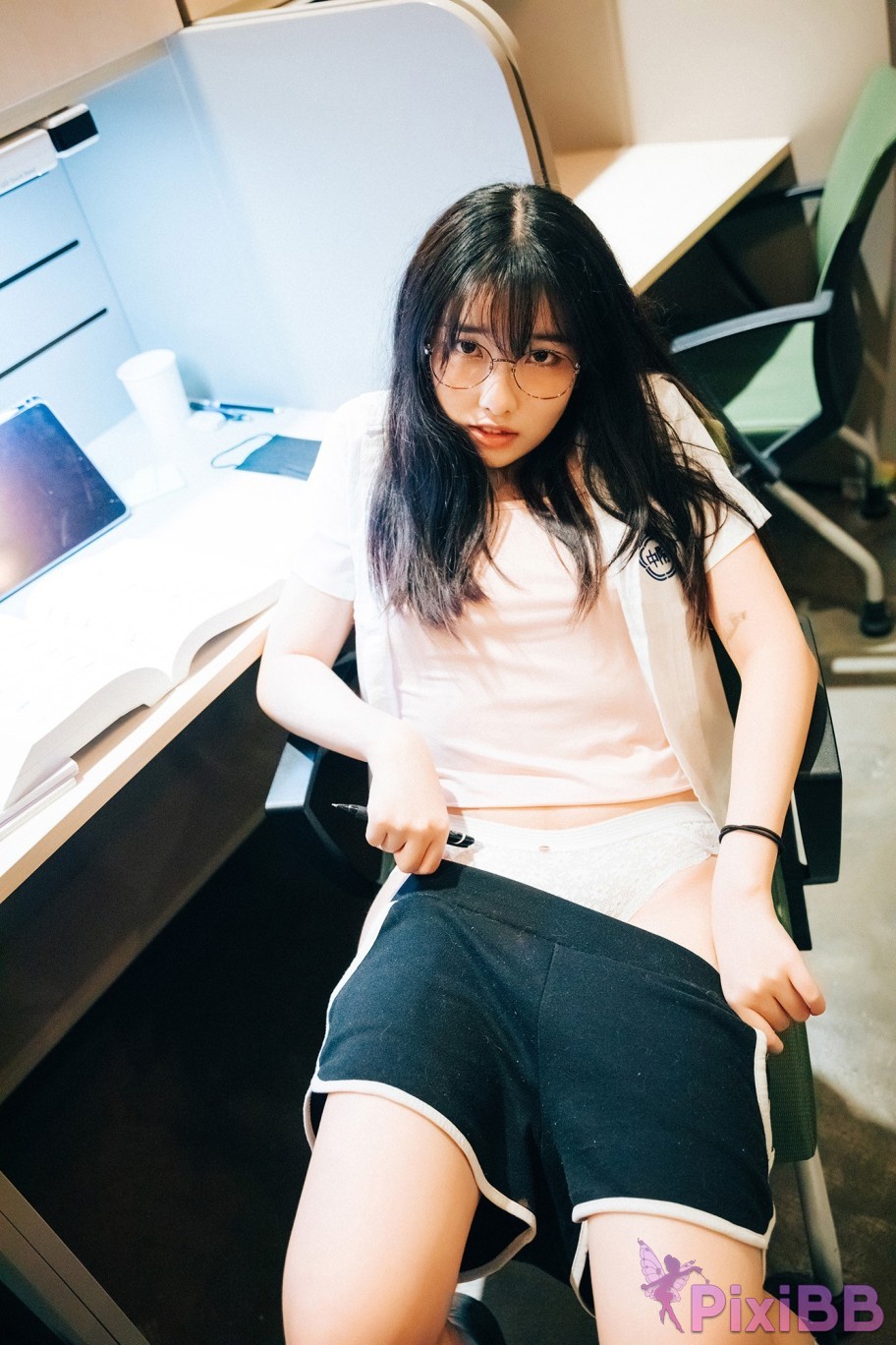 Loozy Sonson Reading Room PixiBB.COM 029