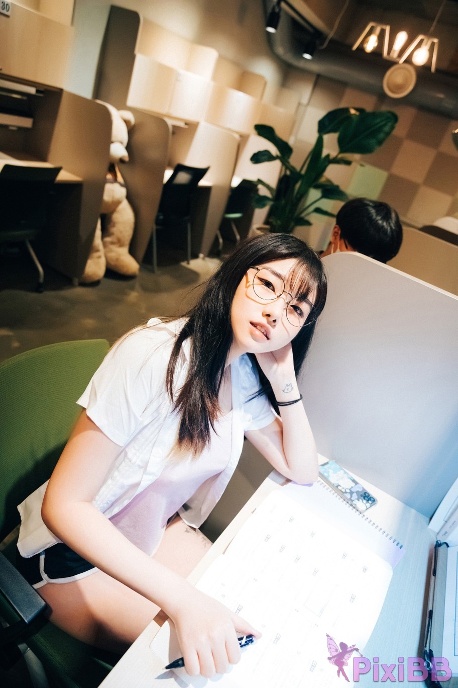 Loozy Sonson Reading Room PixiBB.COM 031