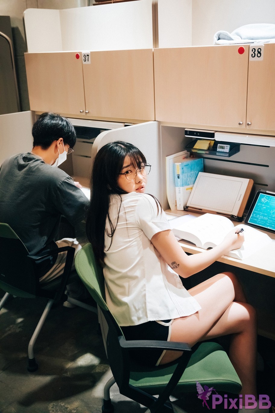 Loozy Sonson Reading Room PixiBB.COM 032