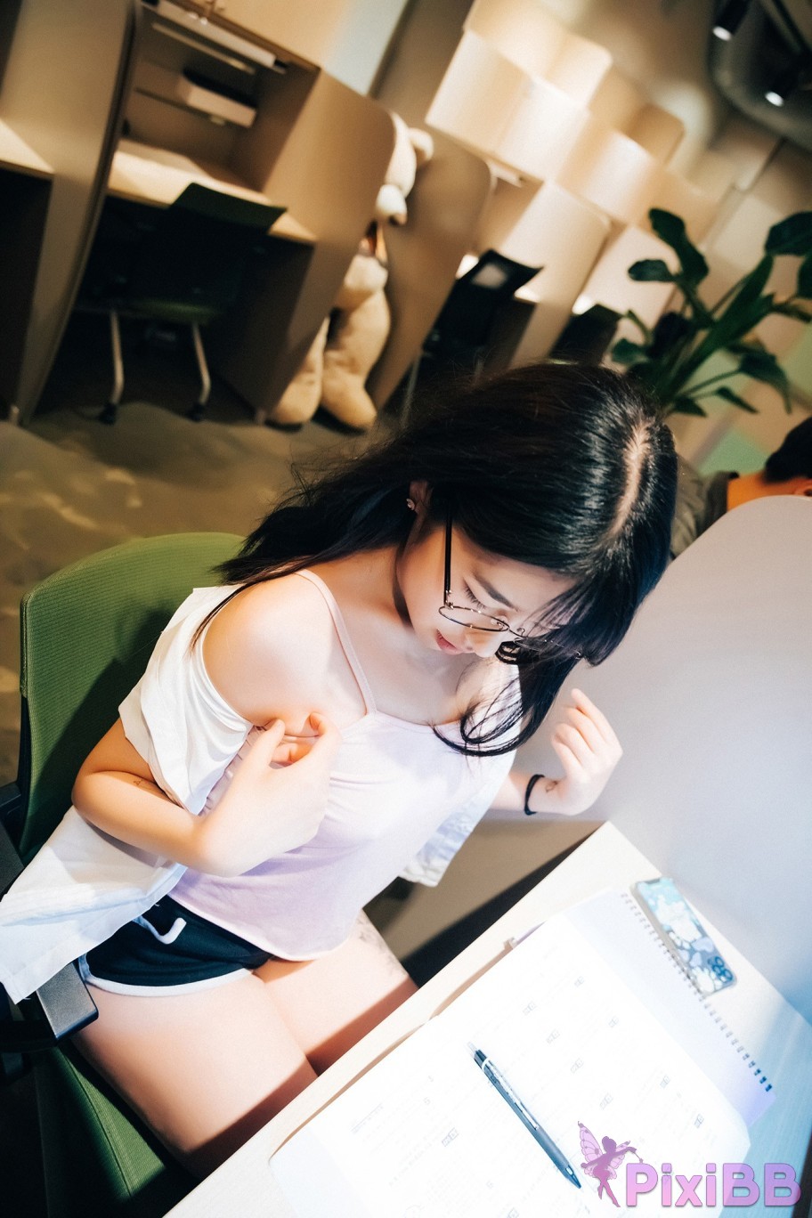 Loozy Sonson Reading Room PixiBB.COM 034