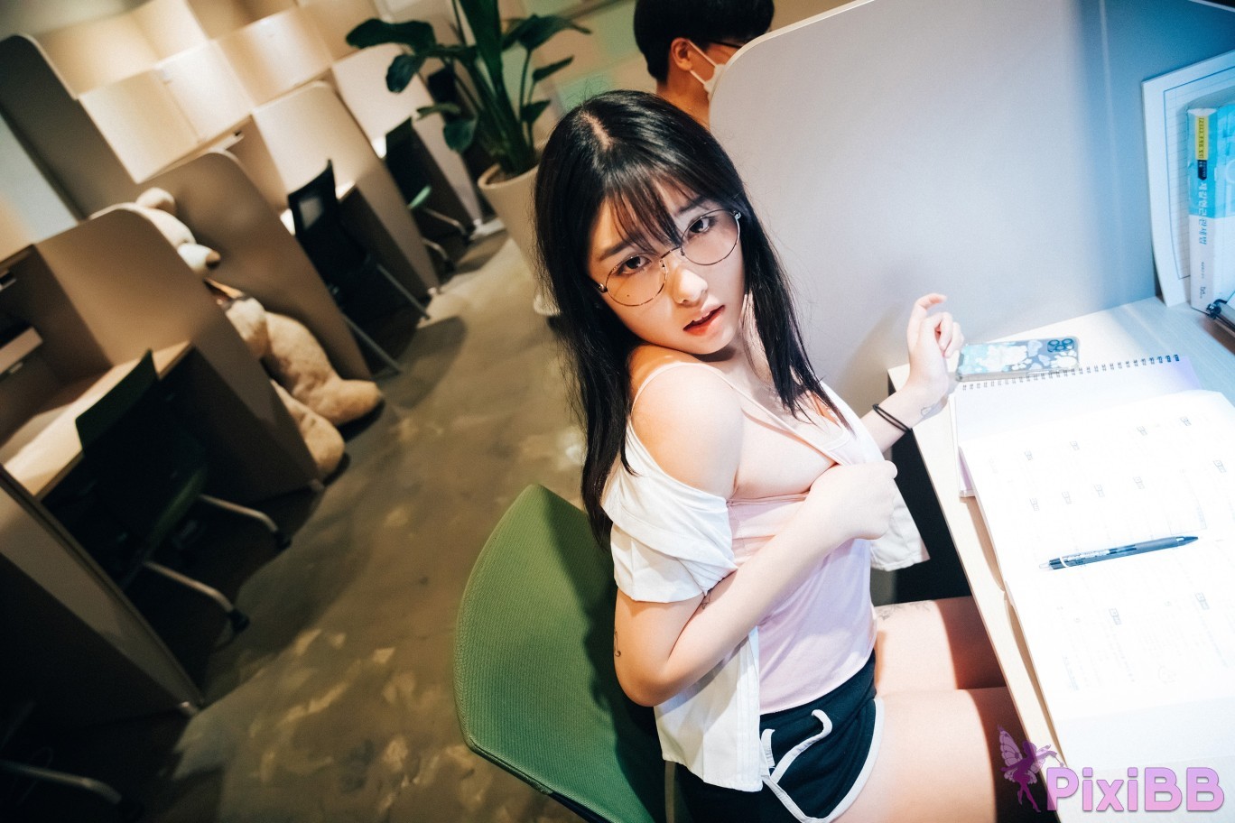 Loozy Sonson Reading Room PixiBB.COM 035