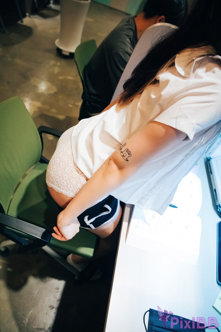 Loozy Sonson Reading Room PixiBB.COM 038