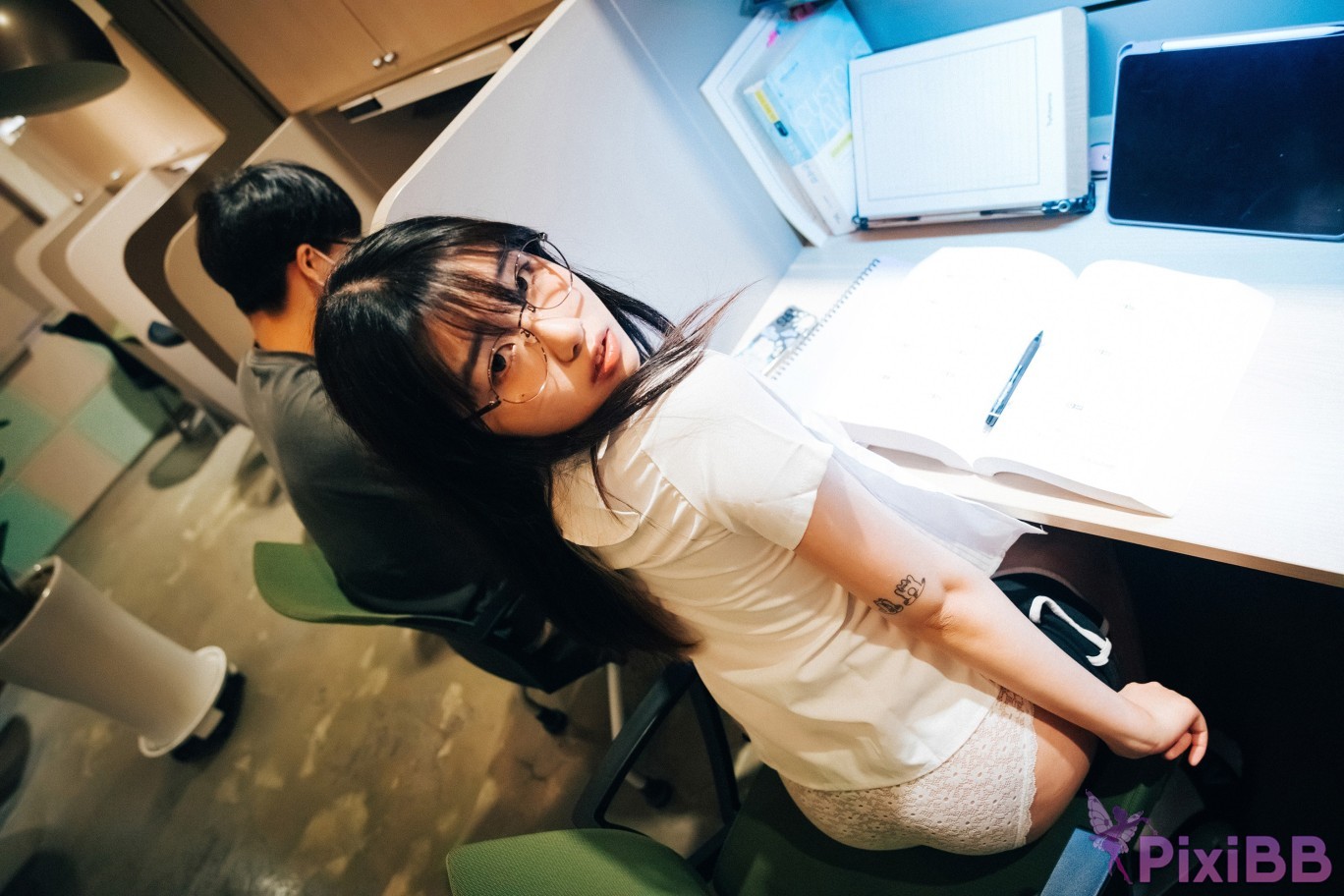 Loozy Sonson Reading Room PixiBB.COM 039