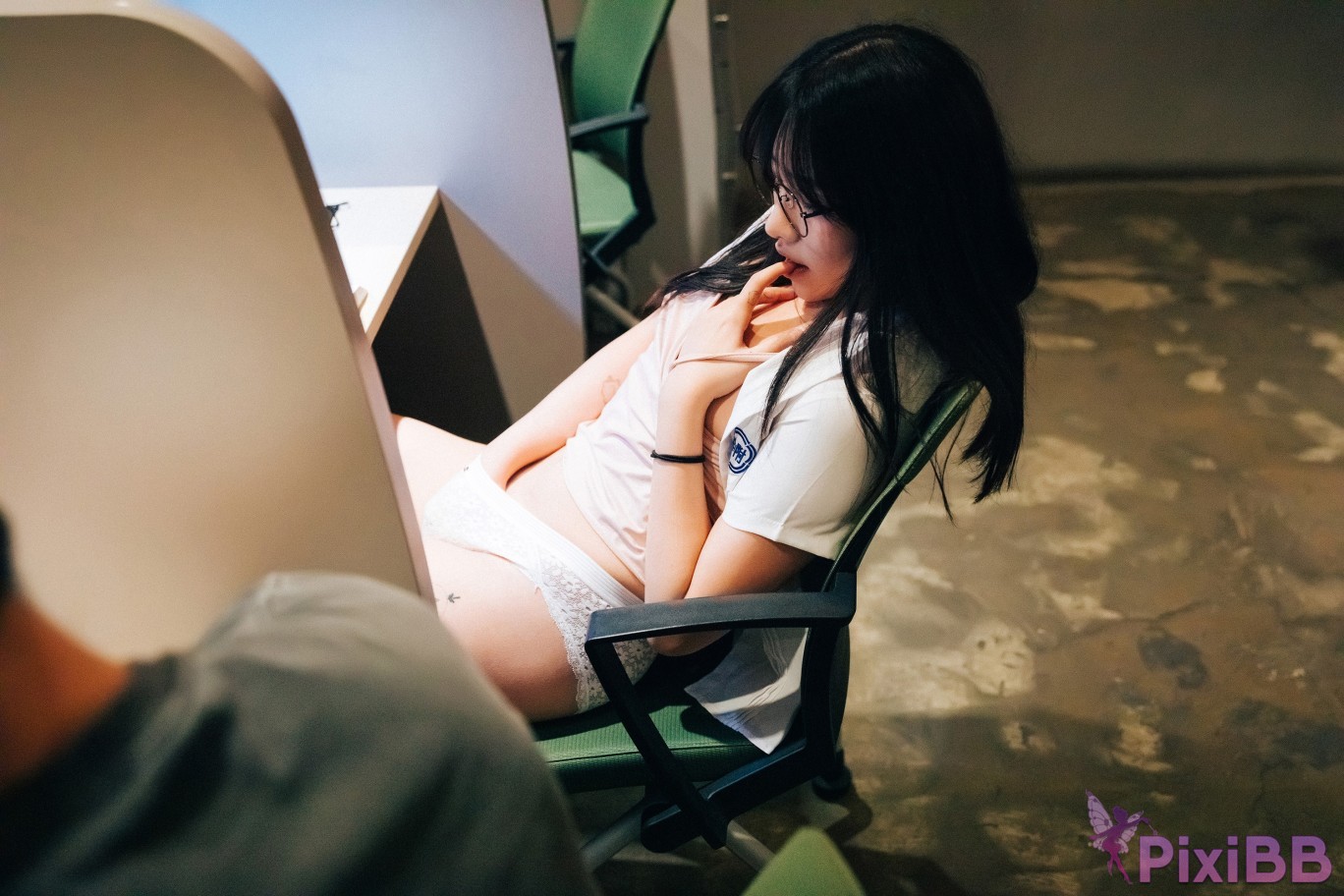 Loozy Sonson Reading Room PixiBB.COM 047