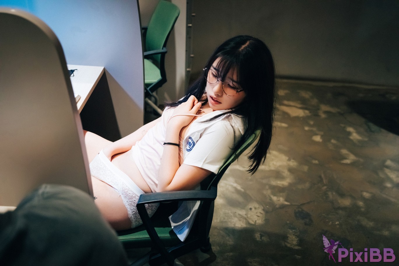 Loozy Sonson Reading Room PixiBB.COM 049