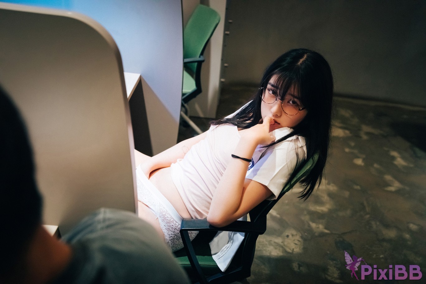 Loozy Sonson Reading Room PixiBB.COM 050