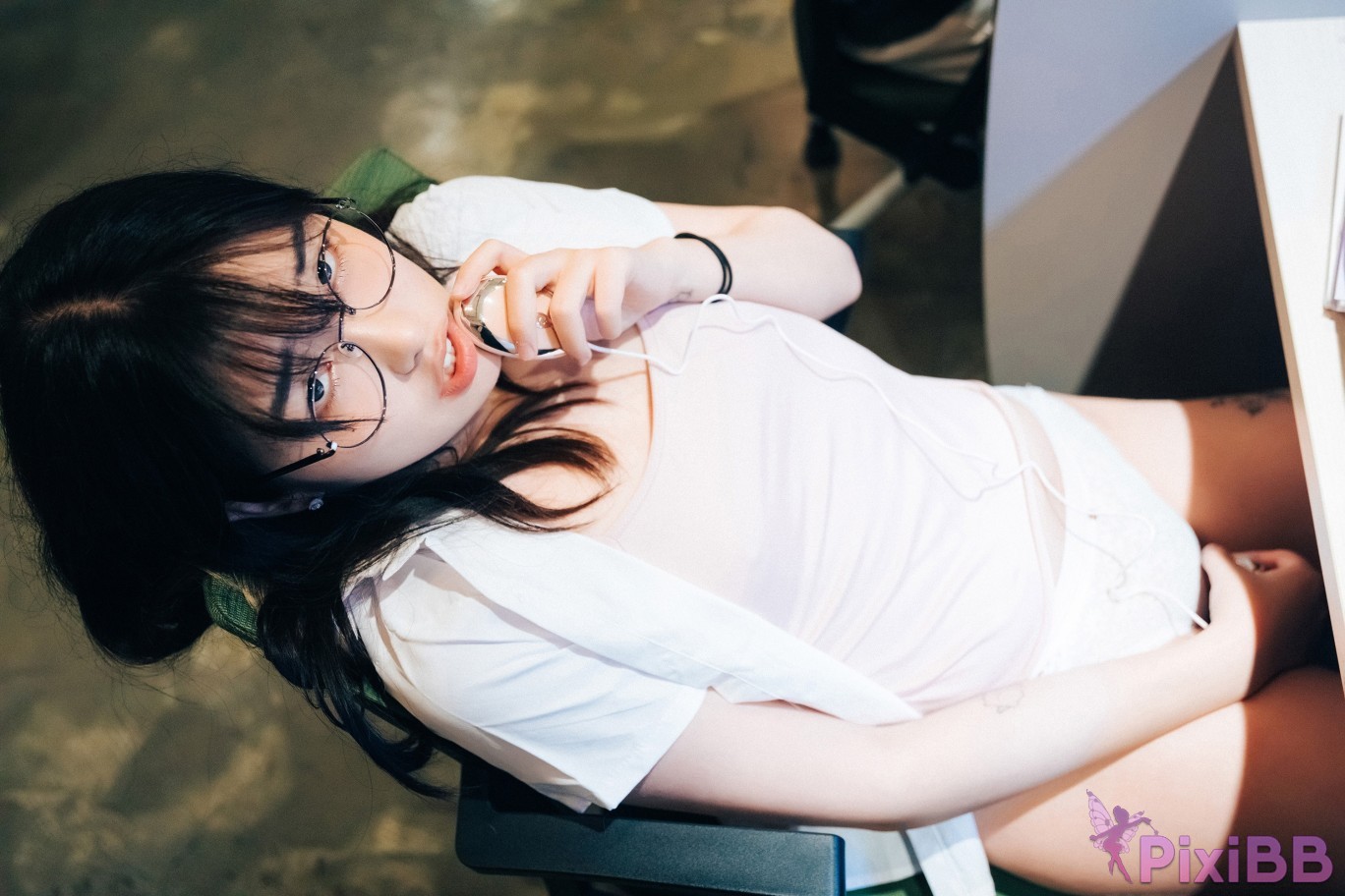 Loozy Sonson Reading Room PixiBB.COM 051