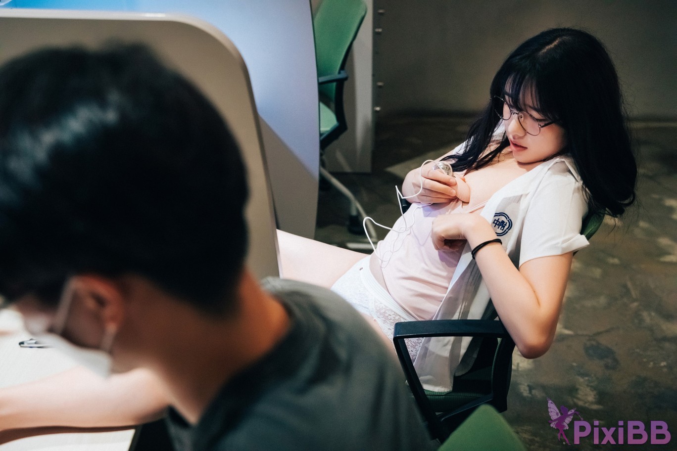 Loozy Sonson Reading Room PixiBB.COM 061