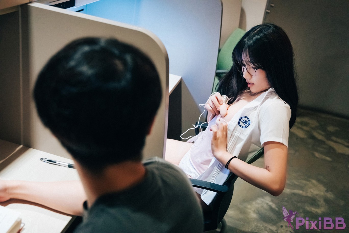 Loozy Sonson Reading Room PixiBB.COM 062