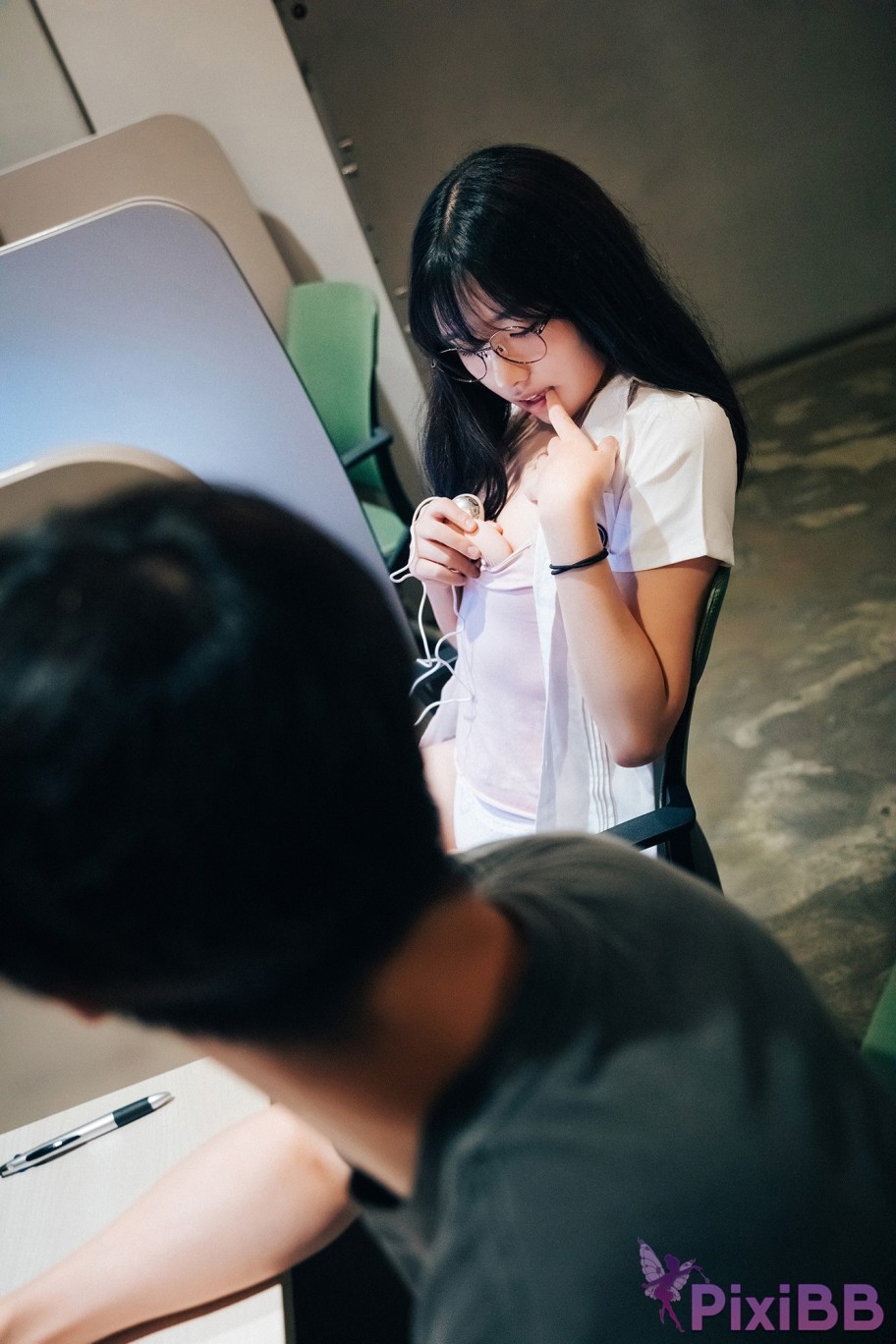 Loozy Sonson Reading Room PixiBB.COM 064