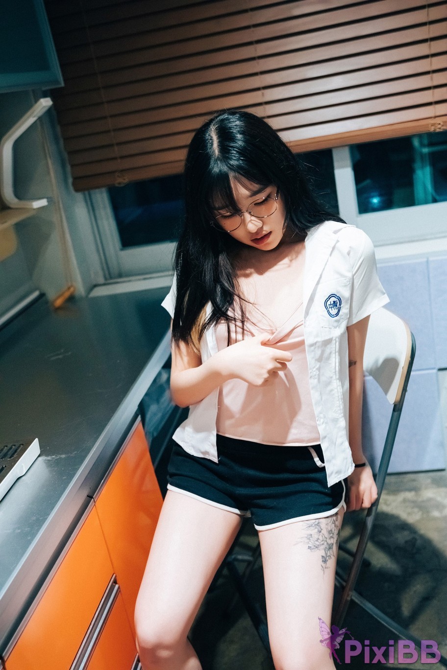 Loozy Sonson Reading Room PixiBB.COM 068