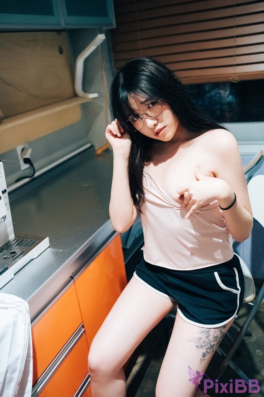 Loozy Sonson Reading Room PixiBB.COM 072