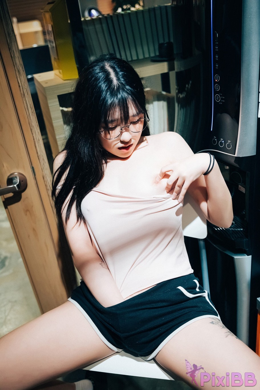 Loozy Sonson Reading Room PixiBB.COM 079