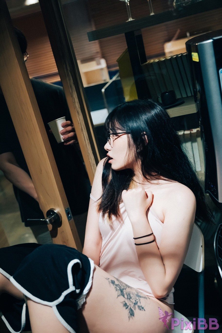 Loozy Sonson Reading Room PixiBB.COM 084