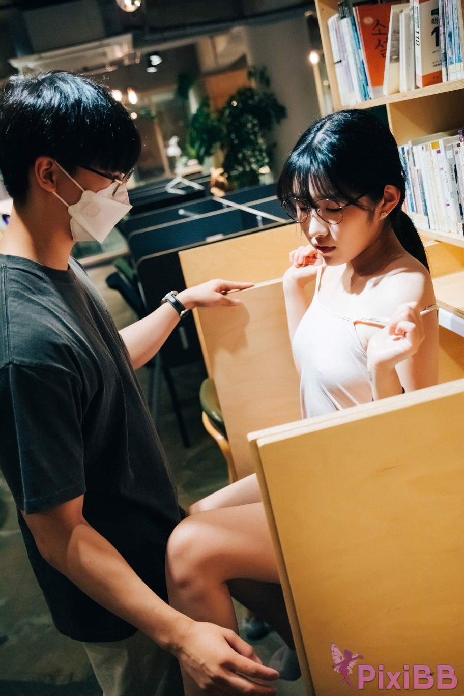 Loozy Sonson Reading Room PixiBB.COM 093