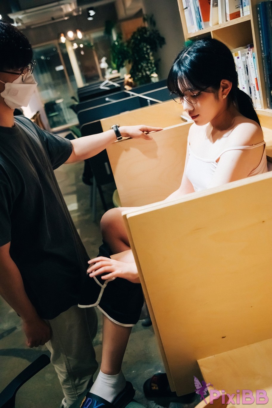 Loozy Sonson Reading Room PixiBB.COM 094