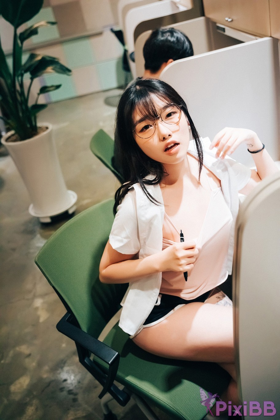 Loozy Sonson Reading Room PixiBB.COM 098