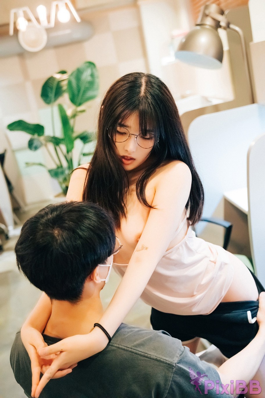 Loozy Sonson Reading Room PixiBB.COM 104