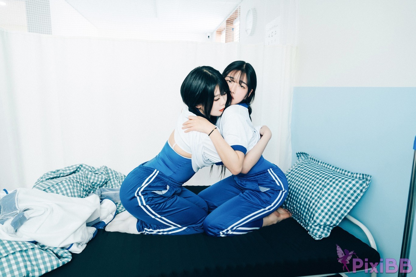 Loozy Sonson x Zia Bitch Academy PixiBB.COM 115