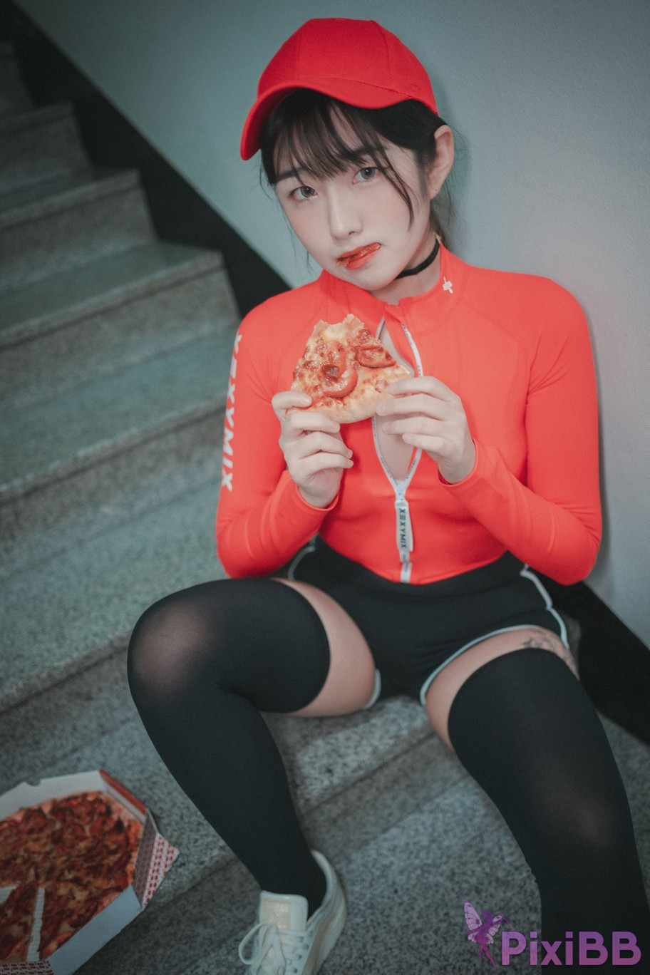 DJAWA Photo Sonson Pizza Girl PixiBB.COM 070