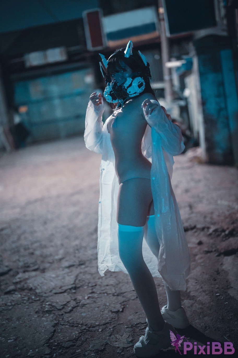 DJAWA Photo Sonson Vagabundo de la Noche Masked girl in raincoat PixiBB.COM 003