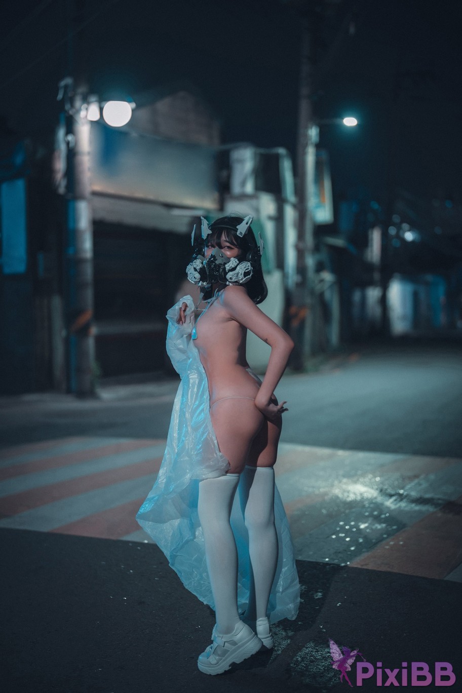 DJAWA Photo Sonson Vagabundo de la Noche Masked girl in raincoat PixiBB.COM 012