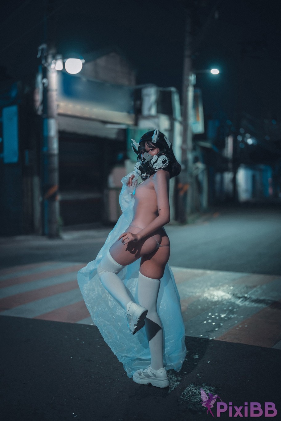 DJAWA Photo Sonson Vagabundo de la Noche Masked girl in raincoat PixiBB.COM 014