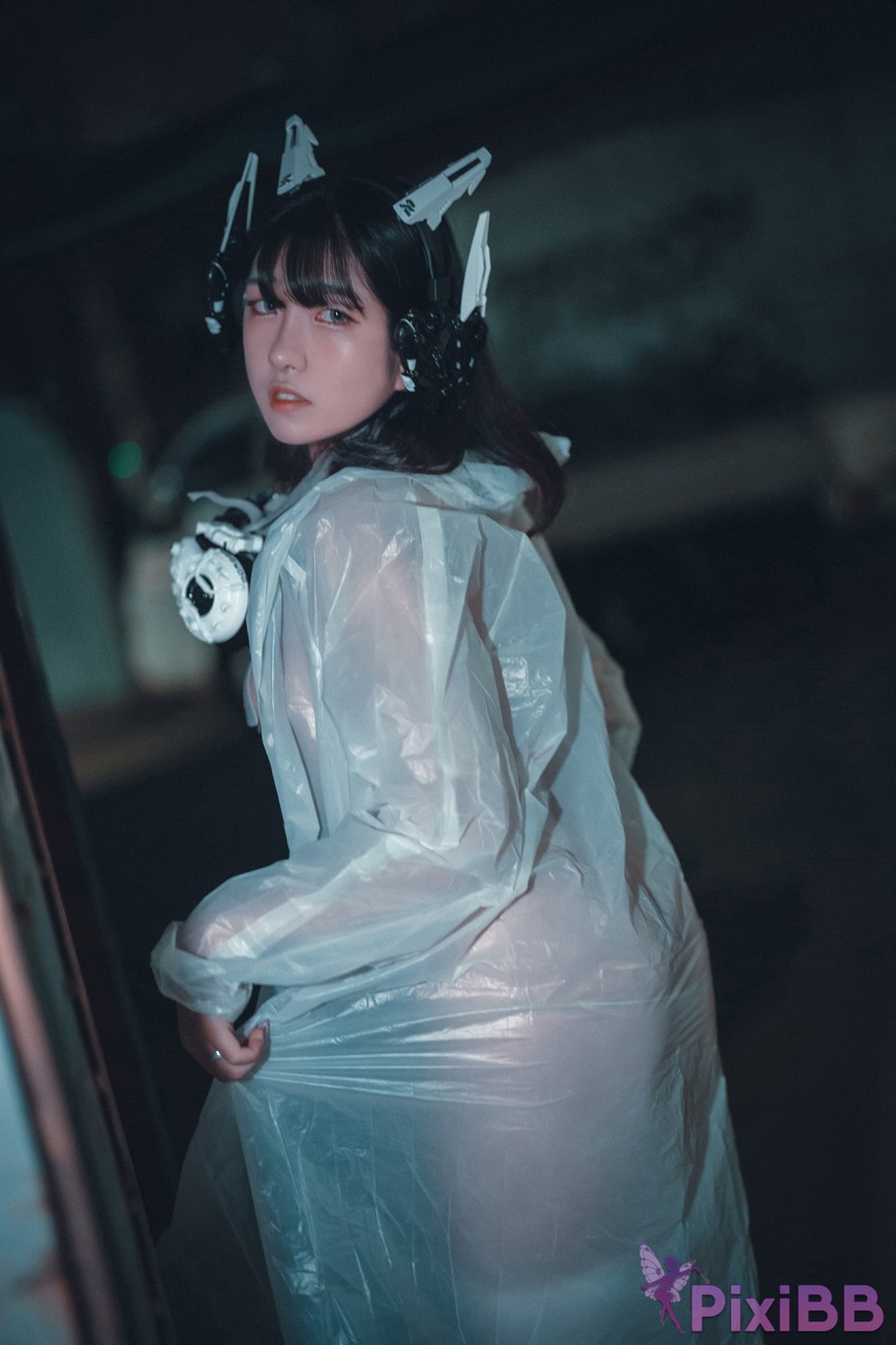 DJAWA Photo Sonson Vagabundo de la Noche Masked girl in raincoat PixiBB.COM 049