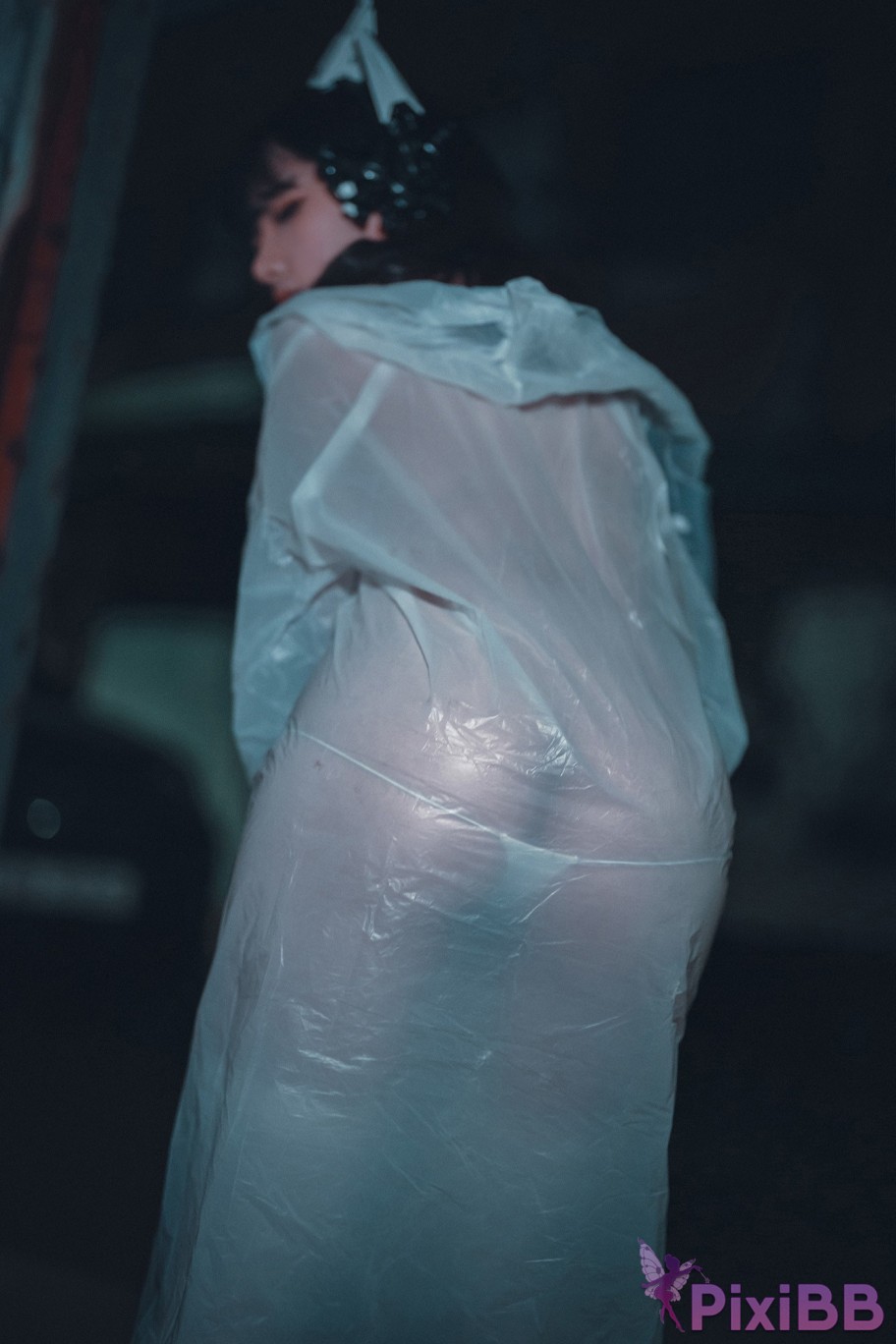 DJAWA Photo Sonson Vagabundo de la Noche Masked girl in raincoat PixiBB.COM 055