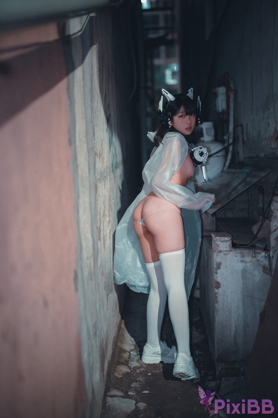 DJAWA Photo Sonson Vagabundo de la Noche Masked girl in raincoat PixiBB.COM 057