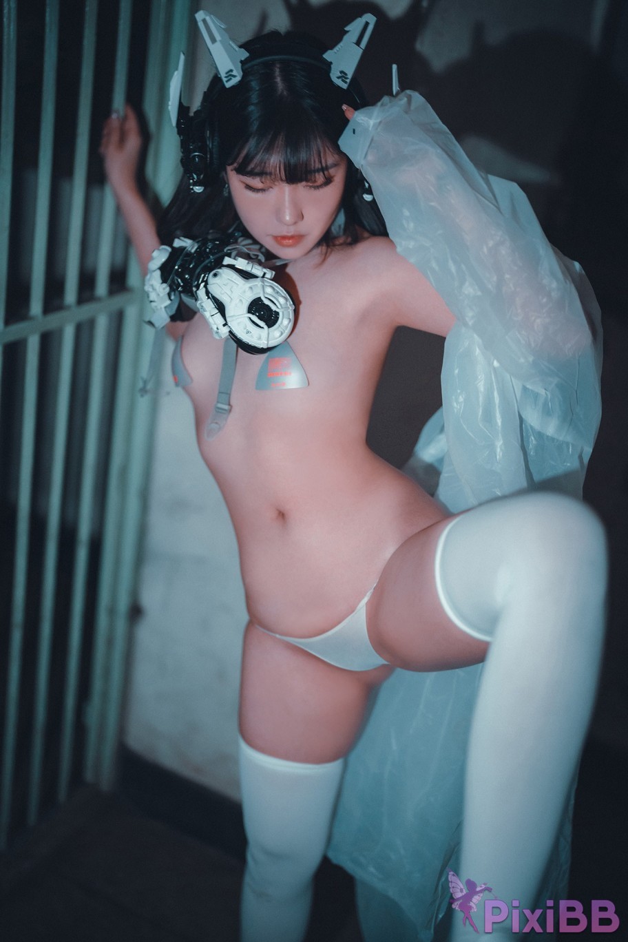 DJAWA Photo Sonson Vagabundo de la Noche Masked girl in raincoat PixiBB.COM 066