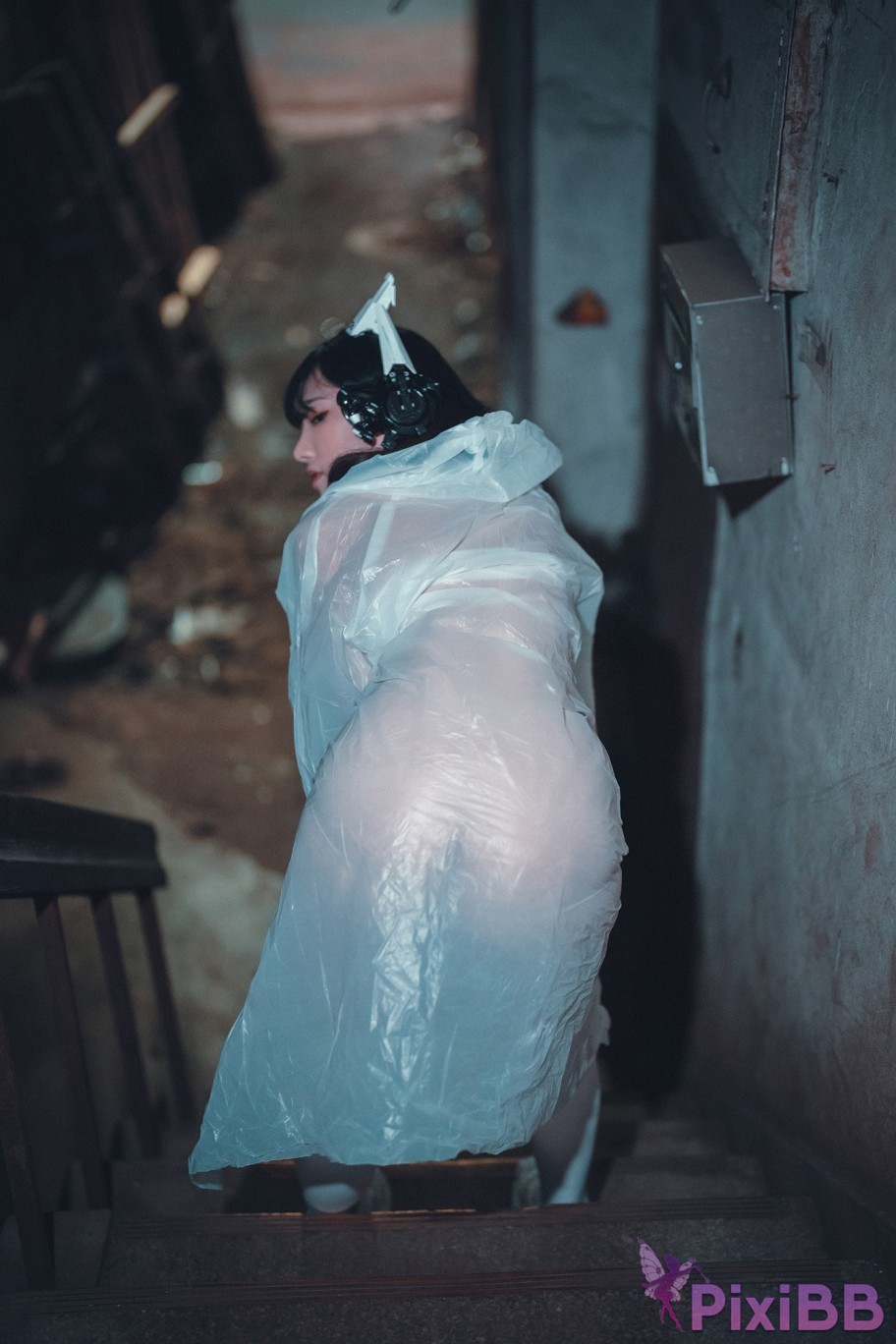 DJAWA Photo Sonson Vagabundo de la Noche Masked girl in raincoat PixiBB.COM 073