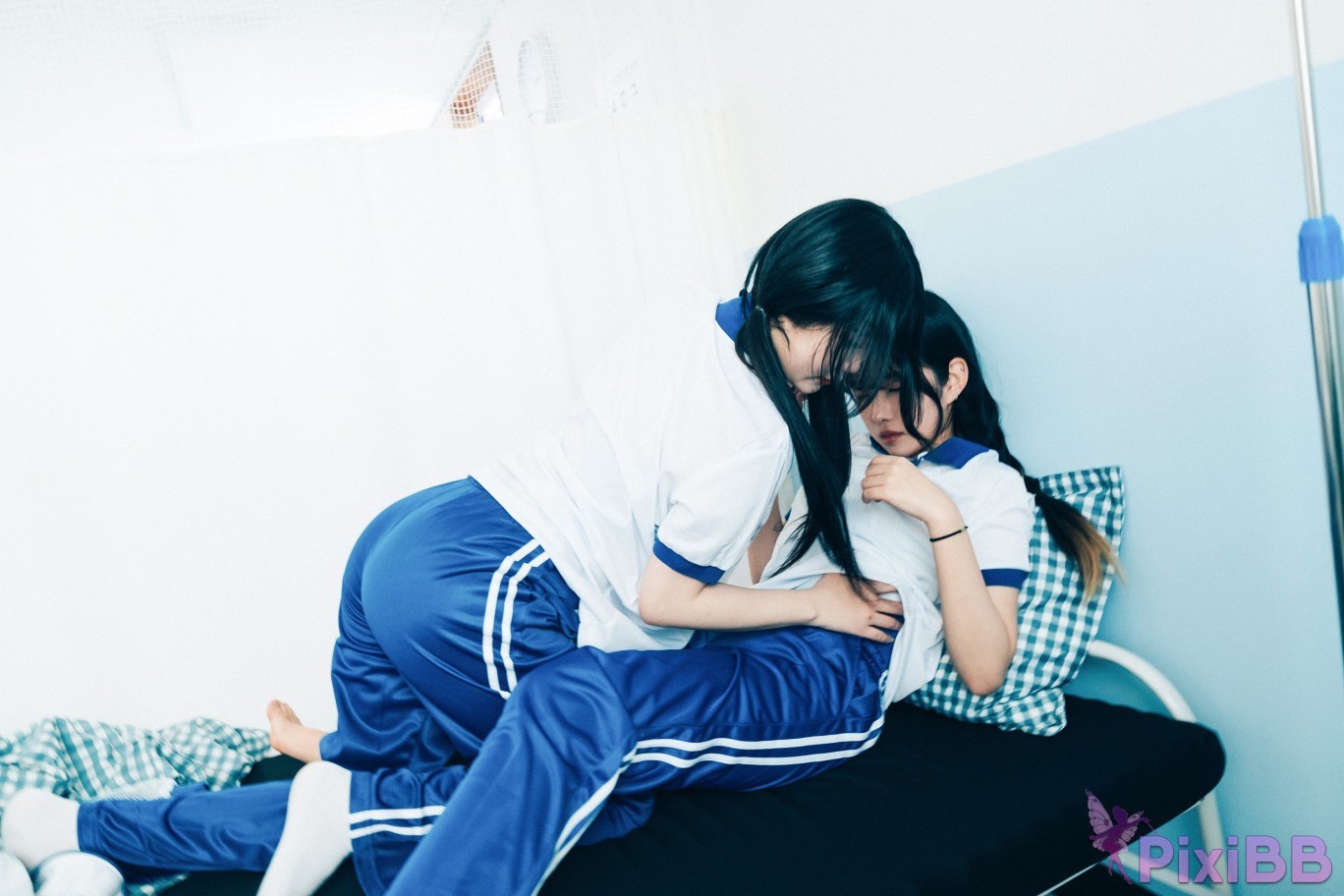 Loozy Sonson x Zia Bitch Academy PixiBB.COM 110