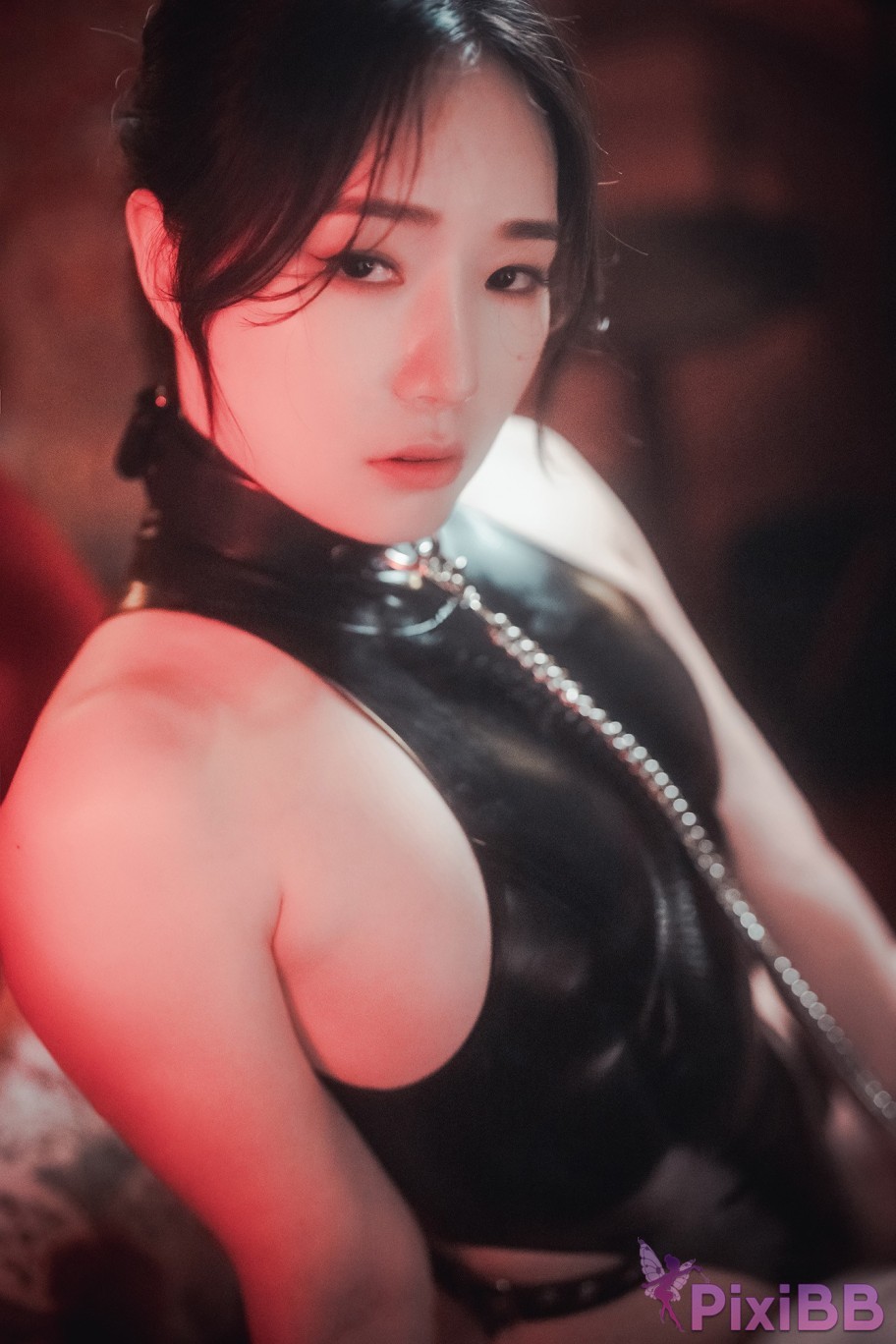 DJAWA Photo Pia Cling to Latex PixiBB.COM 036